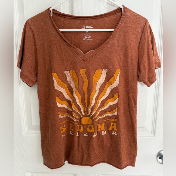 League Tops - NWT League Sedona Arizona Tee S